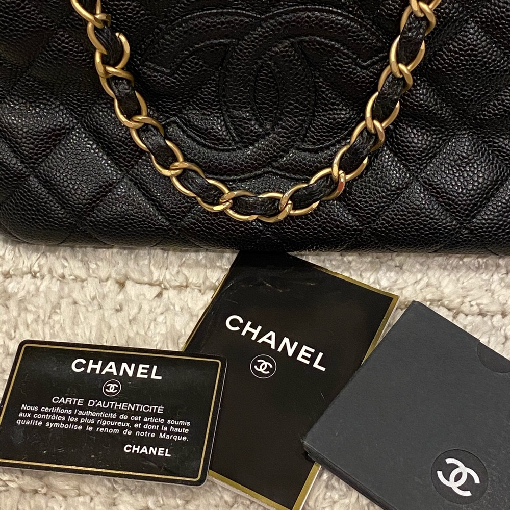 Vintage small caviar leather shopper